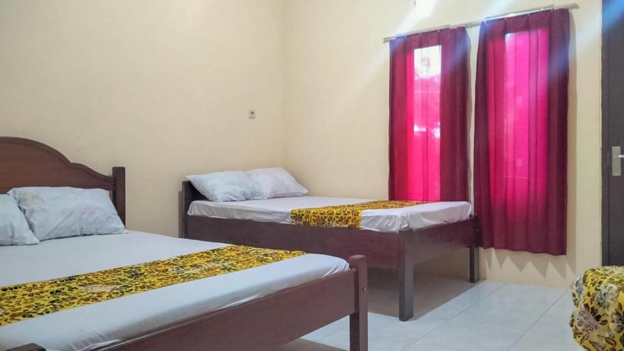 Zulfina Homestay Syariah Mitra Reddoorz Banyuwangi  Esterno foto