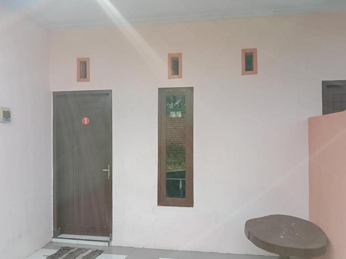 Zulfina Homestay Syariah Mitra Reddoorz Banyuwangi  Esterno foto